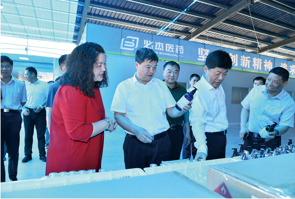 55-市委常委、市委秘书长卞建军、县委书记彭伟等领导来我司调研观摩，对我公司强劲的发展态势及高新技术产品给予充分肯定。-/uploadfile/202502/ae335c0c82cf5ae.jpg